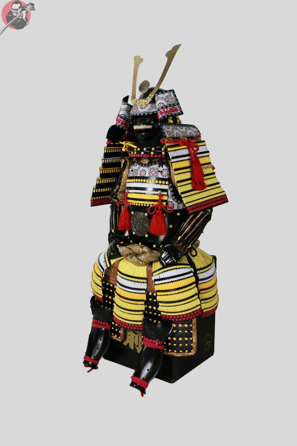 Kogane no Ō Samurai Armour – Black Yoroi with Display Stand – view 3