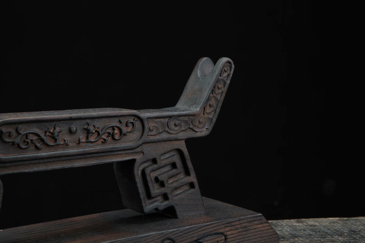 Douu 堂宇 Katana Stand – Carved Beech Wood – view 7