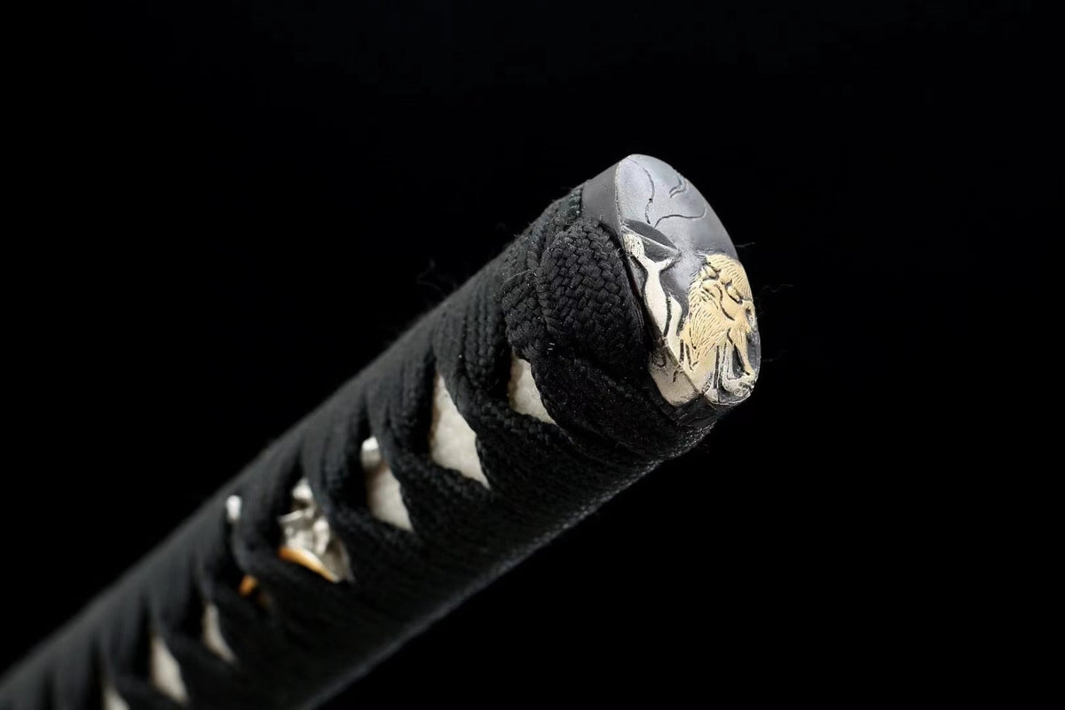 Chinmoku 沈黙 Katana – Damascus Steel, Square Tsuba – view 3