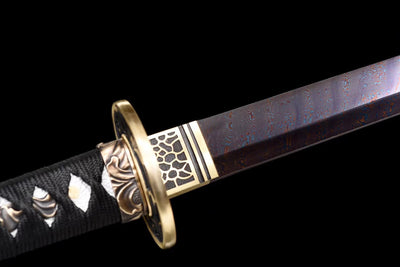 Ninjatō Nami 波 – Damascus Steel with Red and Blue Reflections – view 5