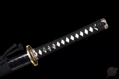 Ninjatō Nami 波 – Damascus Steel with Red and Blue Reflections – view 10
