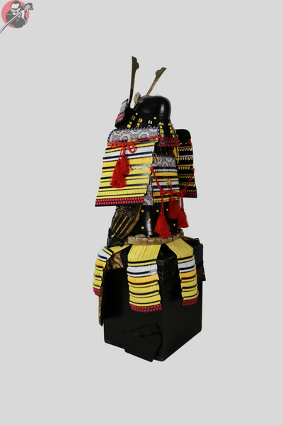 Kogane no Ō Samurai Armour – Black Yoroi with Display Stand – view 4
