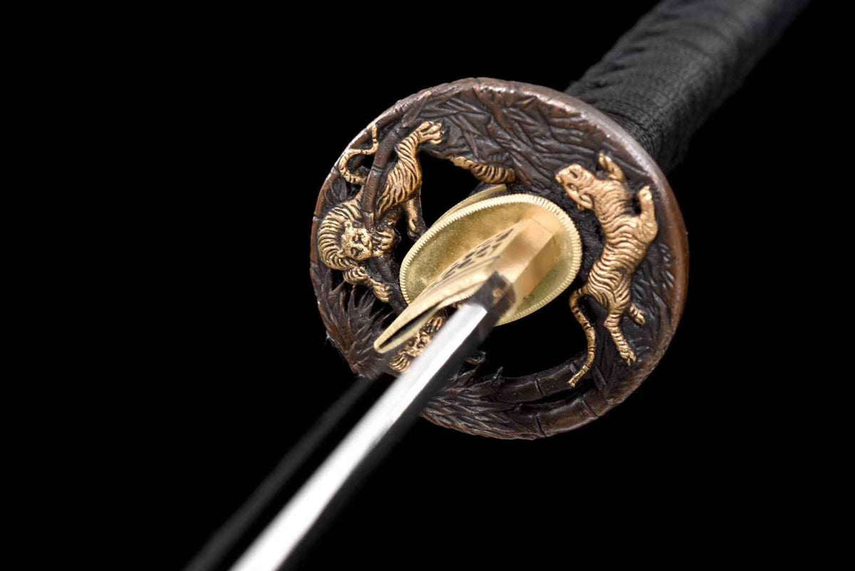 Dentō 伝統 Katana — Damascus and T10 Composite Steel – view 7