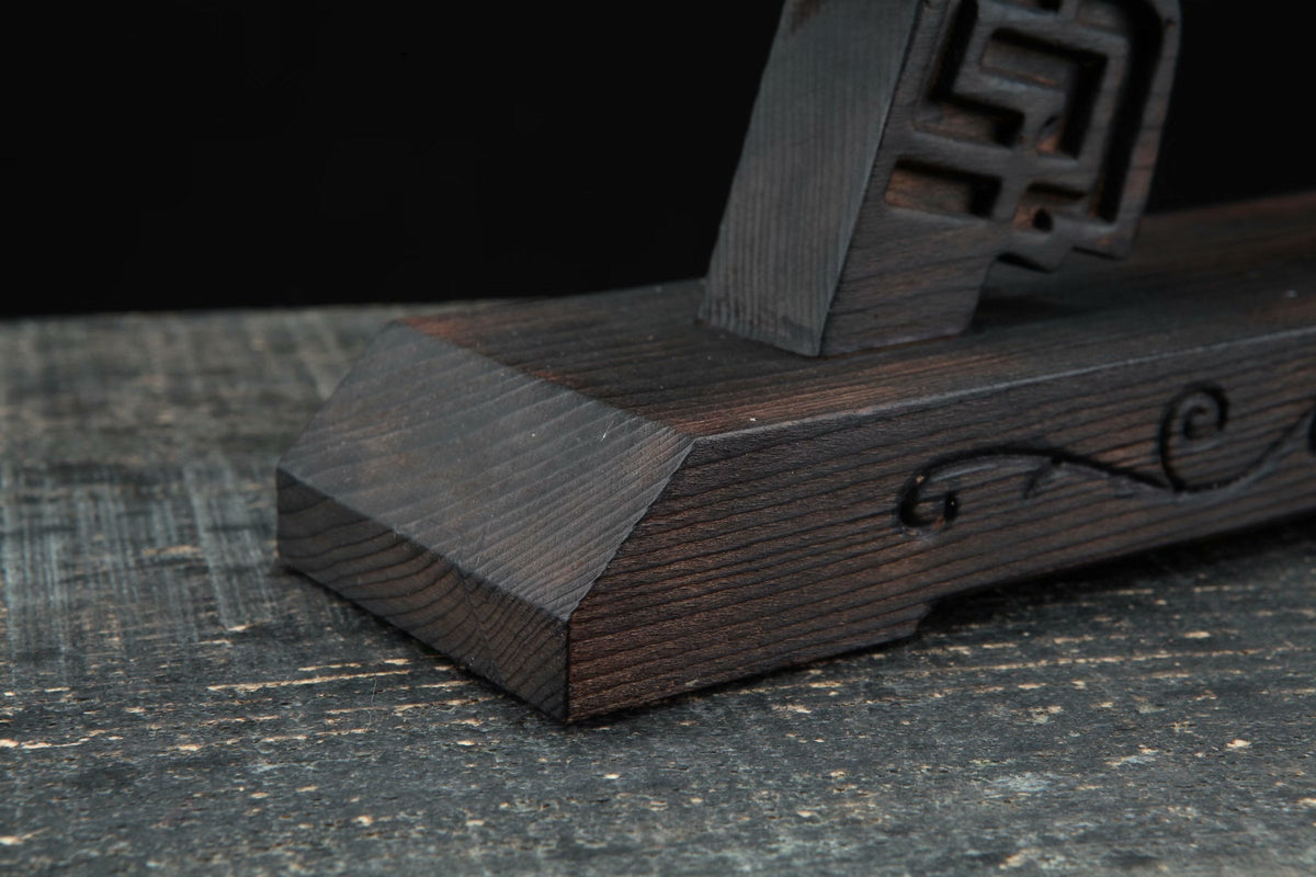 Douu 堂宇 Katana Stand – Carved Beech Wood – view 9