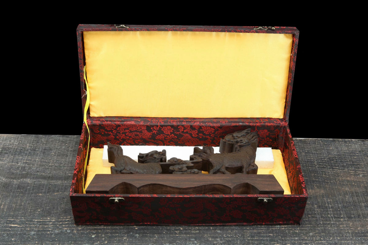 Ryuu 竜 Katana Stand – Carved Rosewood – view 3