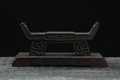 Douu 堂宇 Katana Stand – Carved Beech Wood – view 1