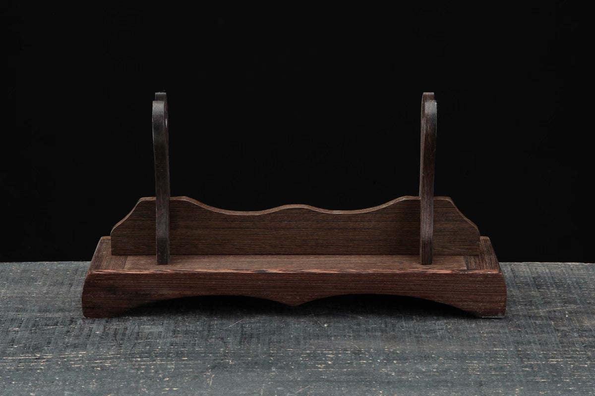 Mokuzai 木材 Katana Stand – Carved Hardwood Display – view 1