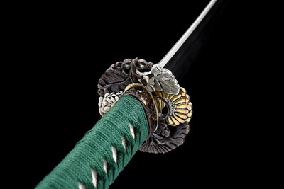 Kiku Wakizashi 菊 – Damascus Steel with Hamon, Chrysanthemum Tsuba – view 5